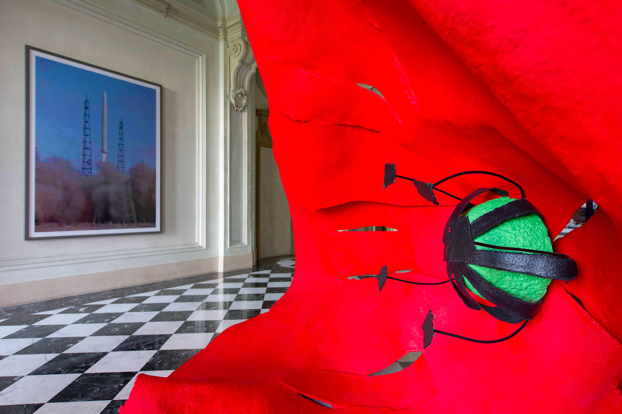 Thomas Ruff, jpeg ri02, 2007, Claes Oldenburg and Coosje van Bruggen, Dropped Flower, 2006